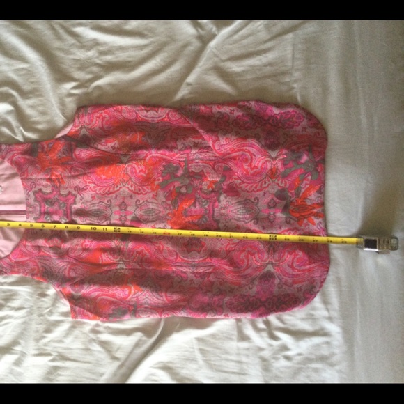Cabi paisley sleeveless blouse, size SMALL - Picture 4 of 6
